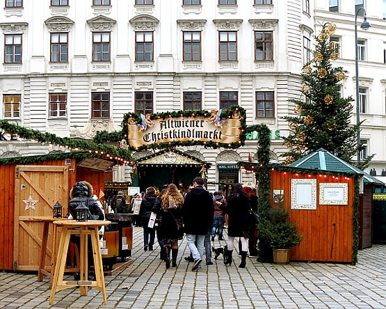 Altwiener Christkindlmarkt auf der Freyung 2021 in Wien