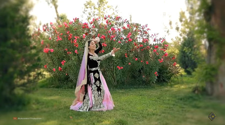 Nodira Yakubova tanzt 'Gulasal Pulotova - Komm nach Gulzorima'