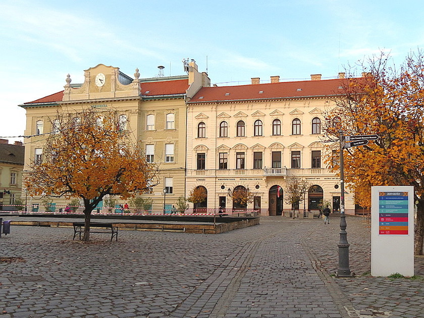 Der Fö tér, der Hauptplatz von Óbuda in Budapest ...