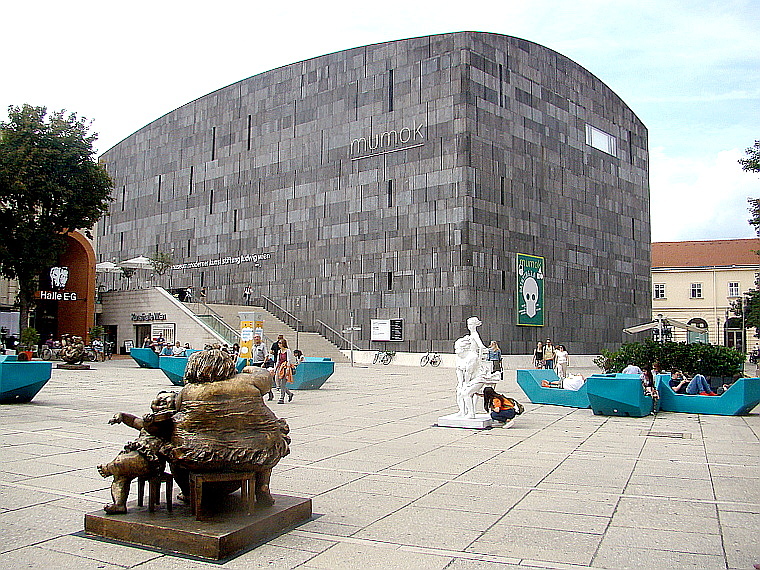 museumsquartier wien innenhof museum moderner kunst