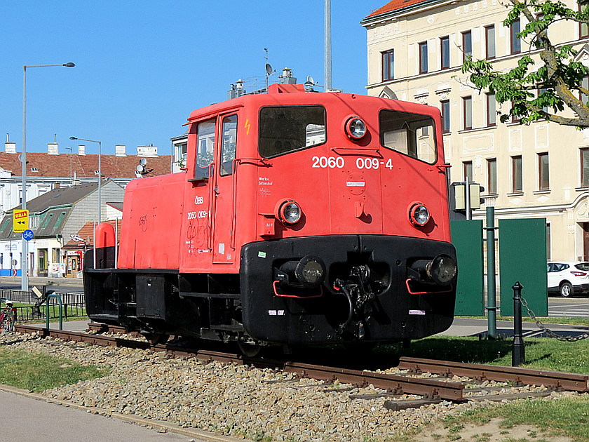 Diesellok 2060 009-4 der ÖBB am Bahnhofplatz Stammersdorf ...