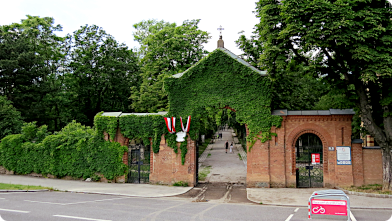 Eingang zum Friedhof St. Marx in Wien, der letzten Ruhestätte Wolfgang Amadeus Mozarts ...