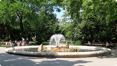 Springbrunnen im Rathauspark Wien ...