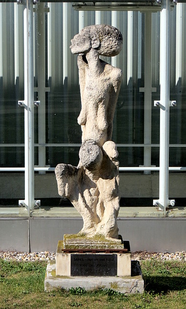 Kunst im öffentlichen Raum: Steinskulptur 'Sahel' von Franz Pixner ...