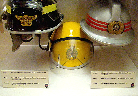 Auch Helme aus Südostasien im Feuerwehrmuseum Wien