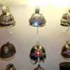 Im Feuerwehrmuseum Wien sind zahlreiche Feuerwehrhelme aus aller Welt ausgestellt.
Hier einige historische Objekte aus Wien ...