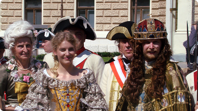 Königin und König bei den Krönungsfeierlichkeiten in Bratislava...