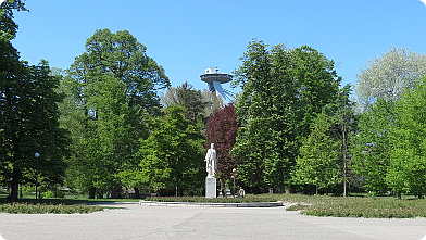 Janko Kral Park Bratislava: Denkmal, Restaurant Most SNP