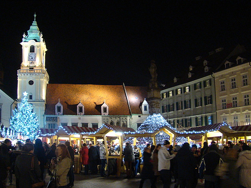 Christkindlmarkt am Hauptplatz in Bratislava ...